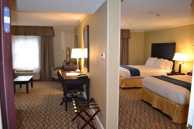 Holiday Inn Express & Suites MERRIMACK - Merrimack, NH