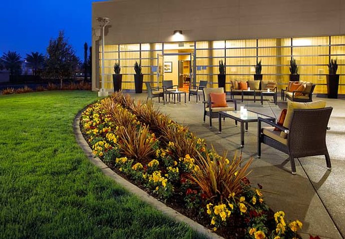 Courtyard By Marriott Long Beach Airport - Long Beach, CA