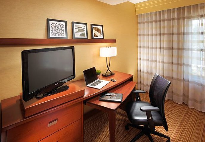 Courtyard By Marriott Long Beach Airport - Long Beach, CA
