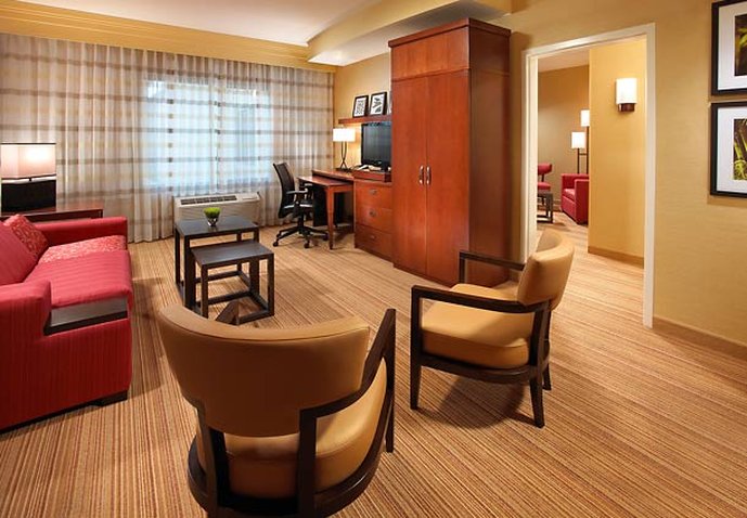 Courtyard By Marriott Long Beach Airport - Long Beach, CA