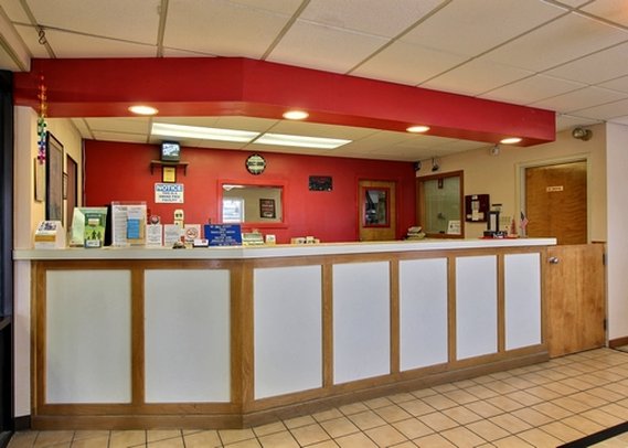 Econo Lodge North
