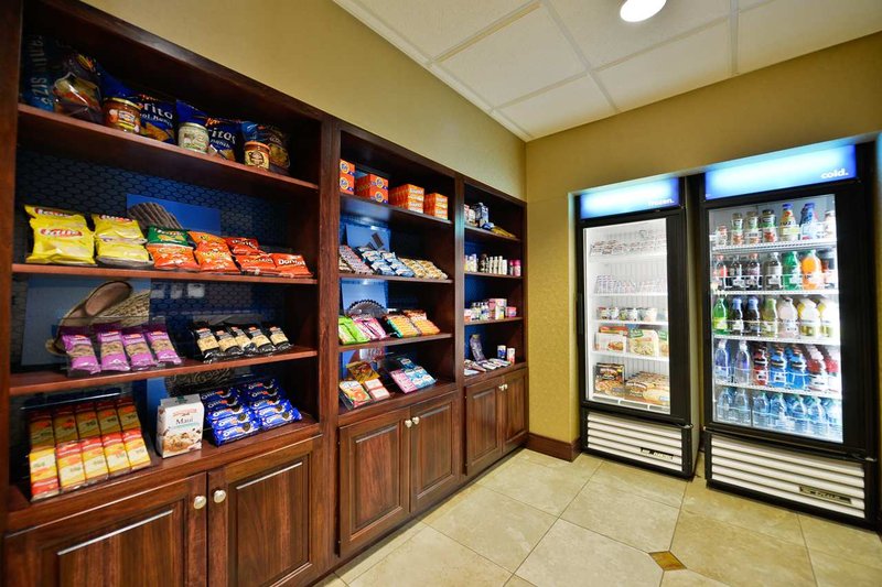 Hampton Inn & Suites Muncie - Muncie, IN