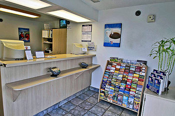 Motel 6 - Lobby
