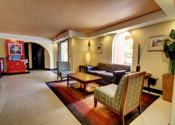 Clarion Inn & Suites at International Dr - Lobby