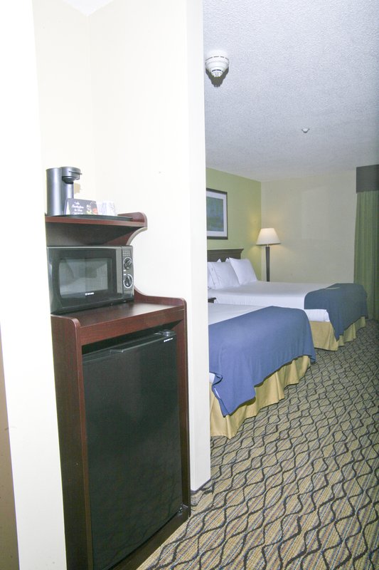Holiday Inn Express & Suites ROSEVILLE - Harper Woods, MI