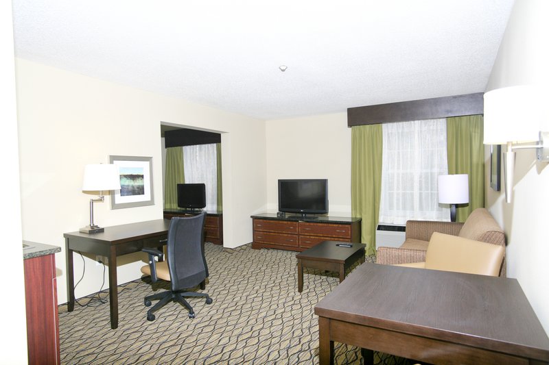 Holiday Inn Express & Suites ROSEVILLE - Harper Woods, MI