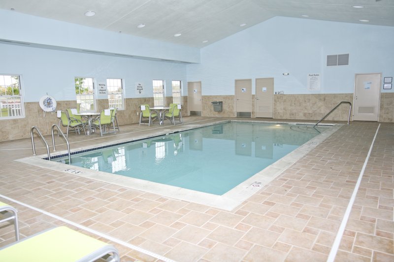 Holiday Inn Express & Suites ROSEVILLE - Harper Woods, MI