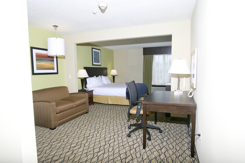 Holiday Inn Express & Suites ROSEVILLE - Harper Woods, MI