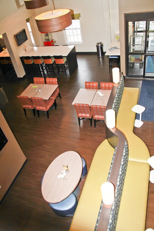 Holiday Inn Express & Suites ROSEVILLE - Harper Woods, MI