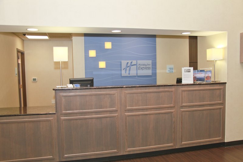 Holiday Inn Express & Suites ROSEVILLE - Harper Woods, MI