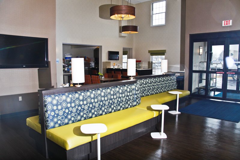 Holiday Inn Express & Suites ROSEVILLE - Harper Woods, MI