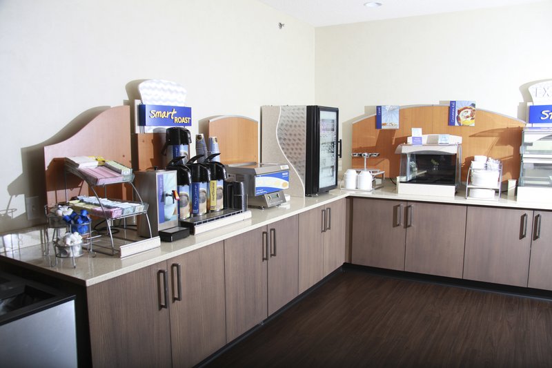 Holiday Inn Express & Suites ROSEVILLE - Harper Woods, MI
