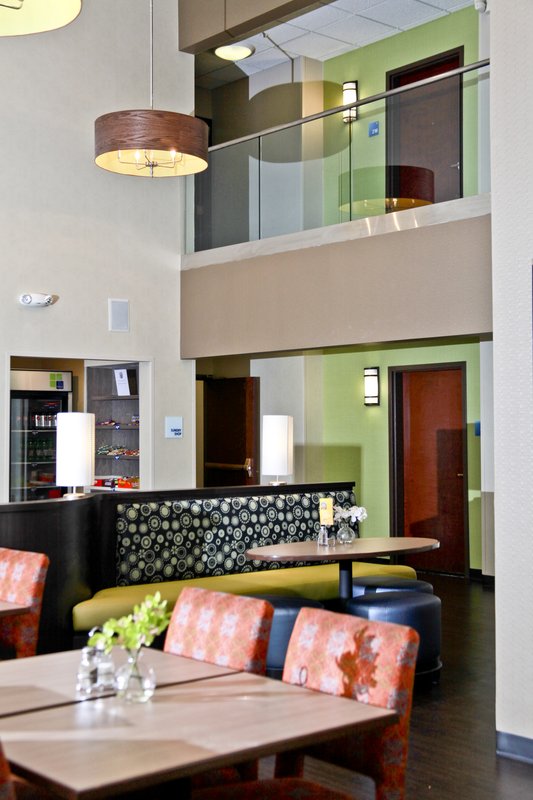 Holiday Inn Express & Suites ROSEVILLE - Harper Woods, MI