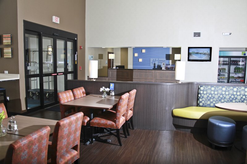 Holiday Inn Express & Suites ROSEVILLE - Harper Woods, MI