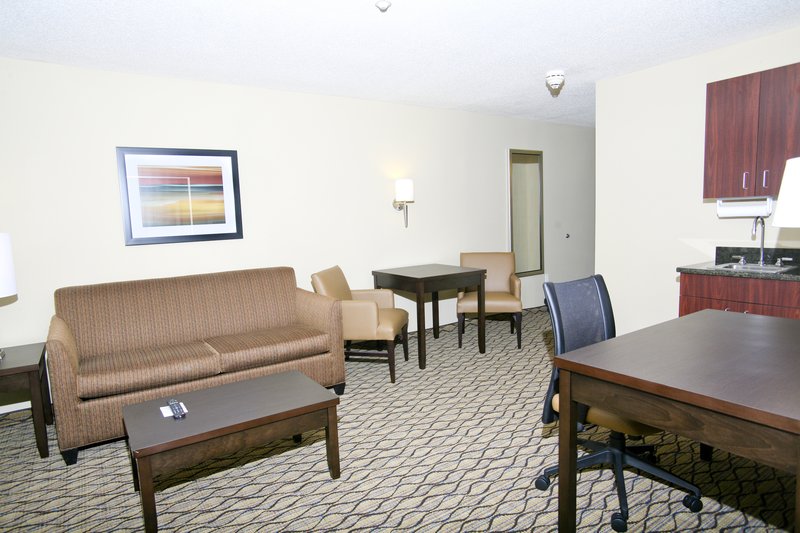 Holiday Inn Express & Suites ROSEVILLE - Harper Woods, MI