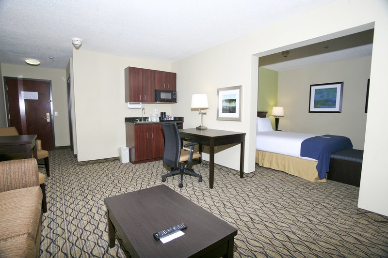 Holiday Inn Express & Suites ROSEVILLE - Harper Woods, MI