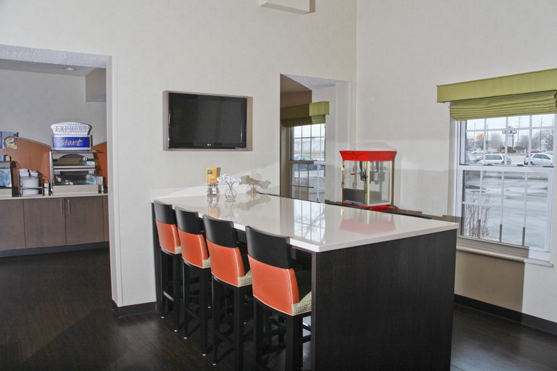Holiday Inn Express & Suites ROSEVILLE - Harper Woods, MI