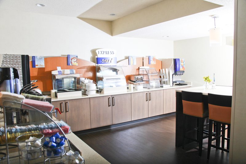 Holiday Inn Express & Suites ROSEVILLE - Harper Woods, MI