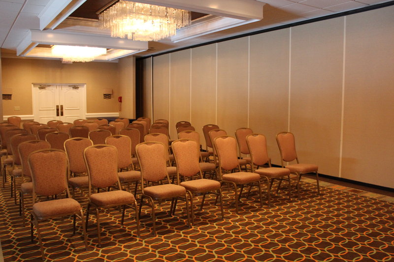 Holiday Inn Danbury-Bethel @ I-84 - Danbury, CT