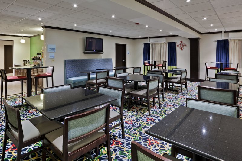 Holiday Inn Express CLEVELAND AIRPORT - BROOK PARK - Brook Park, OH