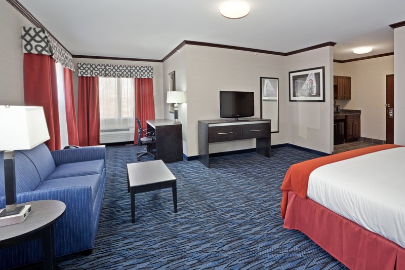 Holiday Inn Express CLEVELAND AIRPORT - BROOK PARK - Brook Park, OH