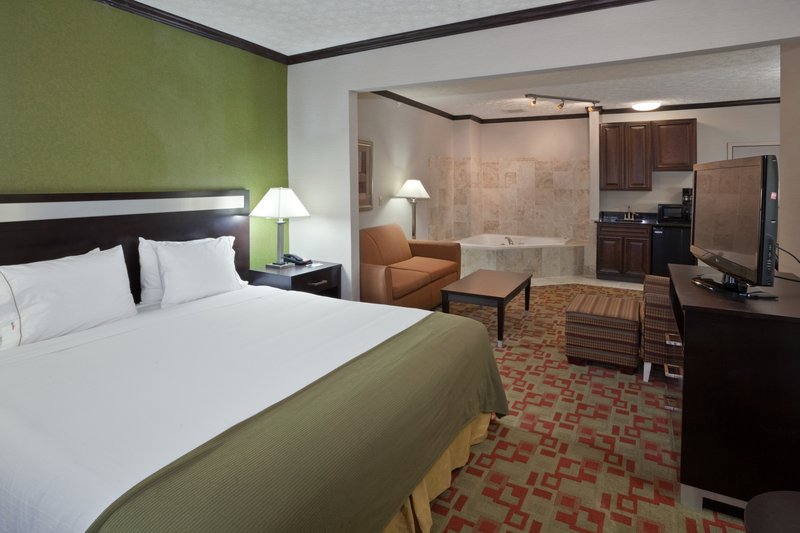 Holiday Inn Express CLEVELAND AIRPORT - BROOK PARK - Brook Park, OH
