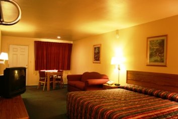 Riata Inn - Crystal City, TX