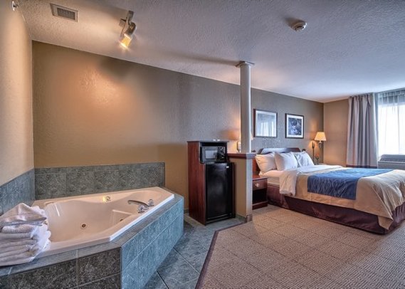 Comfort Inn & Suites - Fremont, OH
