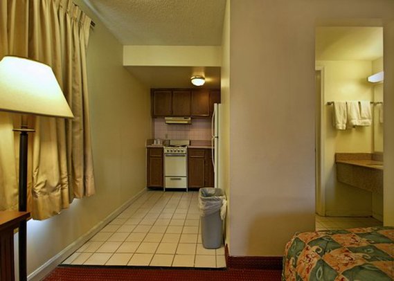 Econo Lodge - Chesapeake, VA