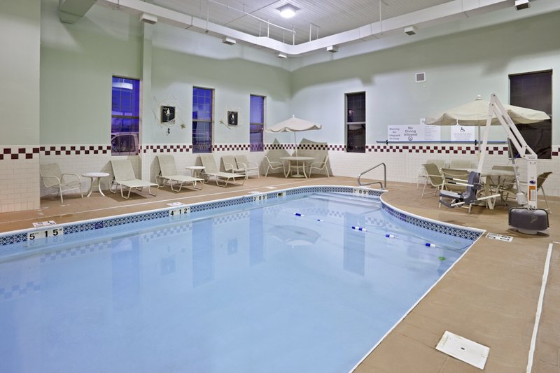 Holiday Inn Express CLEVELAND AIRPORT - BROOK PARK - Brook Park, OH