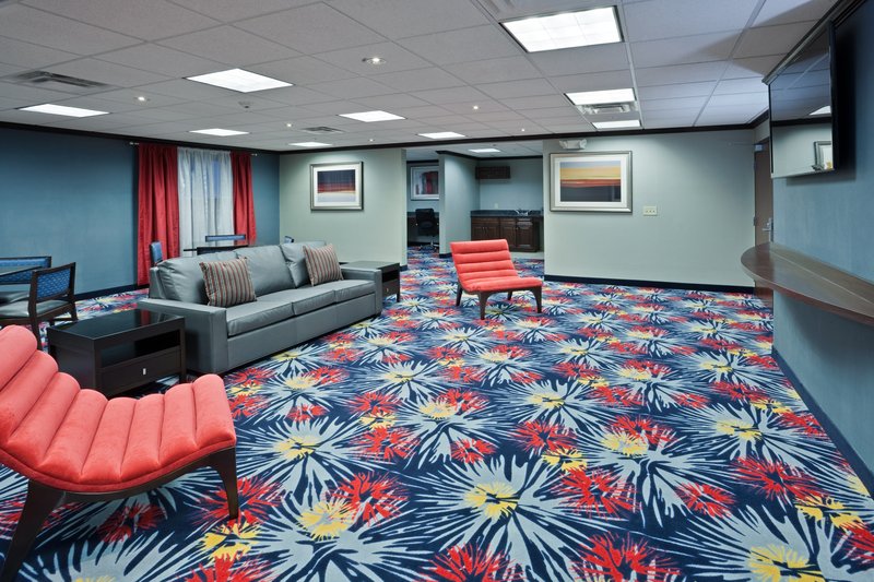 Holiday Inn Express CLEVELAND AIRPORT - BROOK PARK - Brook Park, OH
