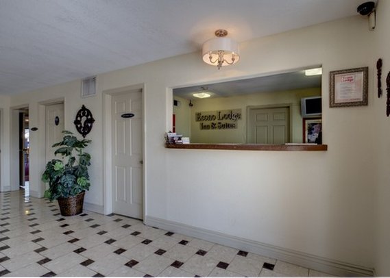 Econo Lodge Inn & Suites - Lafayette, LA