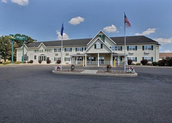 Quality Inn - Mauston, WI