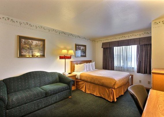 Quality Inn - Mauston, WI
