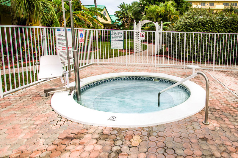 Comfort Inn & Suites Port Canaveral Area - Cocoa Beach, FL