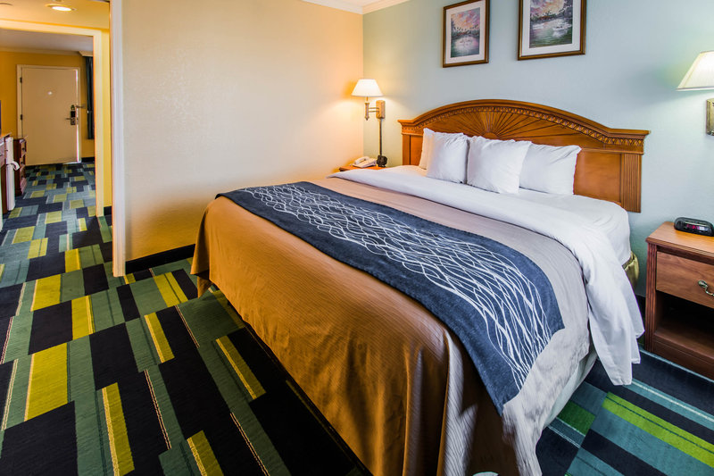 Comfort Inn & Suites Port Canaveral Area - Cocoa Beach, FL