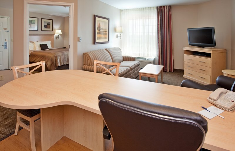 Candlewood Suites OLATHE - Olathe, KS