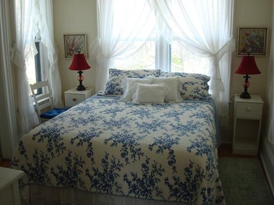 The Bridge Street Inn - Charlevoix, MI