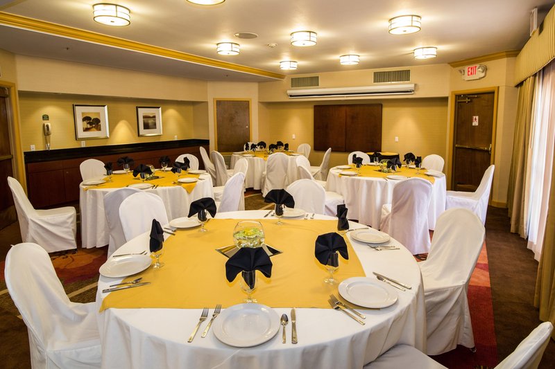 Hilton Garden Inn Valencia Six Flags - Valencia, CA