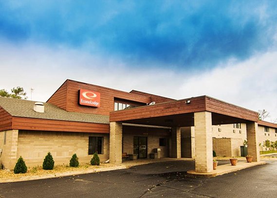 Econo Lodge - River Falls, WI