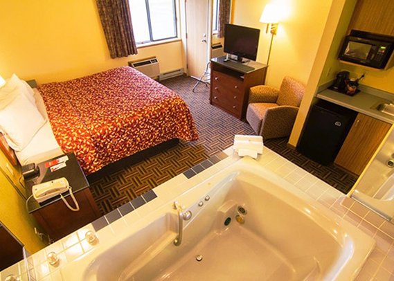 Econo Lodge - River Falls, WI