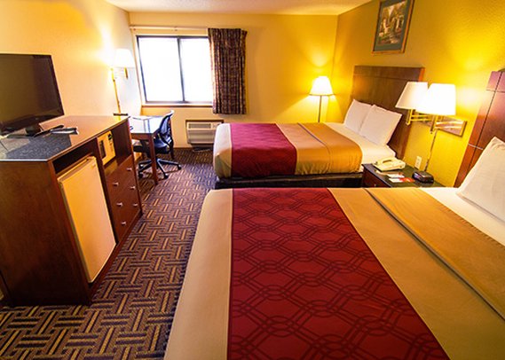 Econo Lodge - River Falls, WI