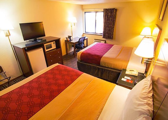 Econo Lodge - River Falls, WI