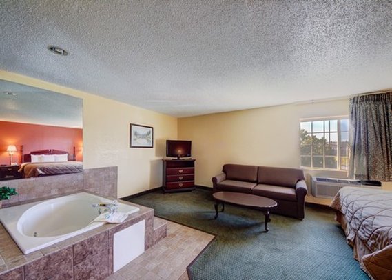 Rodeway Inn & Suites Airport - Tulsa, OK