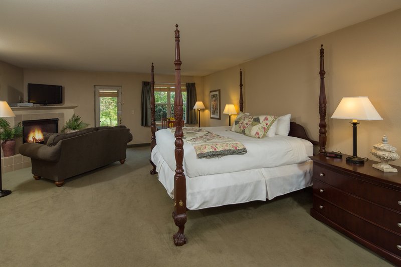Ramada By Wyndham Galena Hotel & Day Spa - Galena, IL