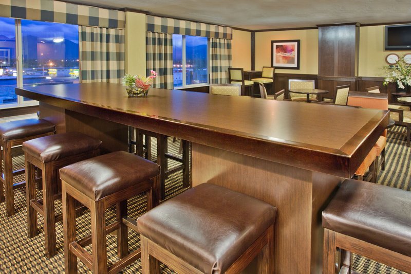 Crowne Plaza Anchorage-Midtown - Anchorage, AK