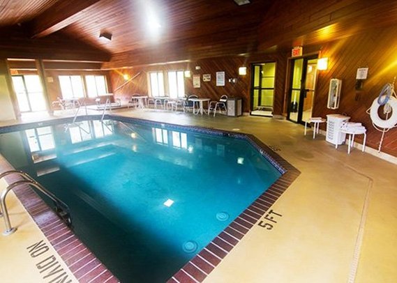 Econo Lodge - River Falls, WI