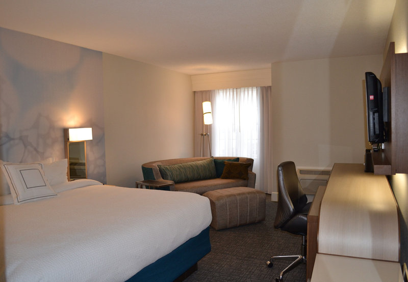 Courtyard By Marriott Cape Cod Hyannis - Hyannis, MA