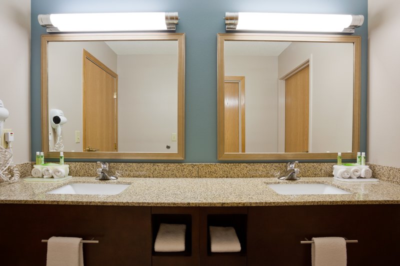 Holiday Inn Express & Suites ST. CLOUD - Sartell, MN