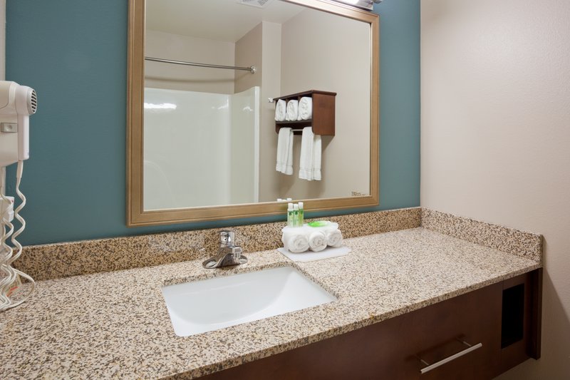Holiday Inn Express & Suites ST. CLOUD - Sartell, MN